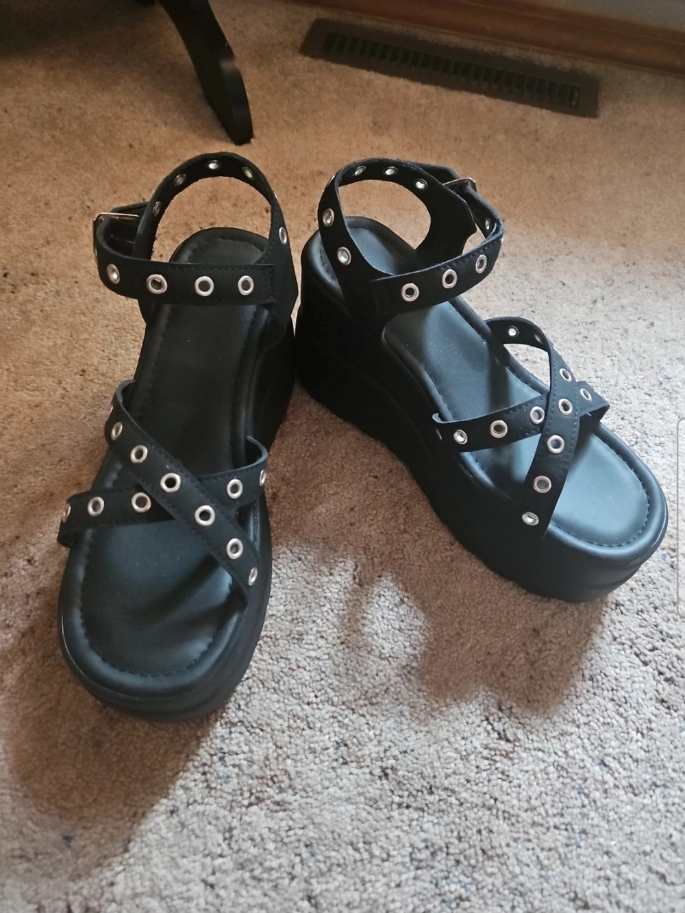 Classic Black Platform Grommet Sandals - Unbranded